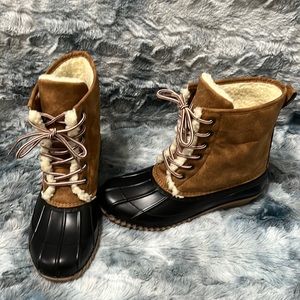 Snow boots, size 8, color brown
